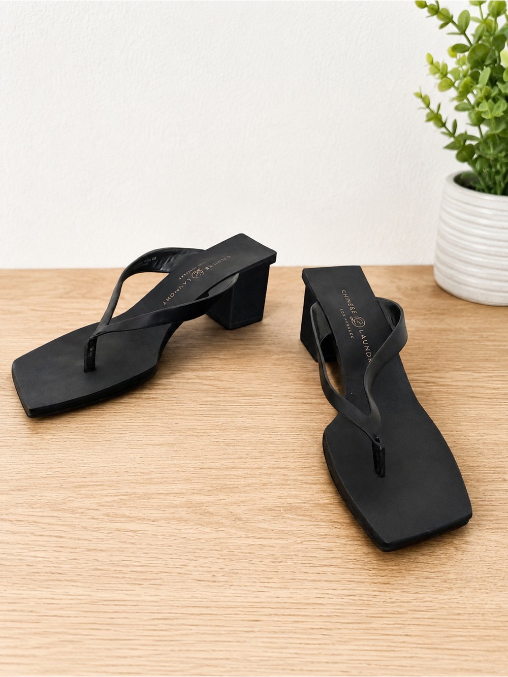 CL by Chinese Laundry Black Square-Toe Block Heel Thong Sandals